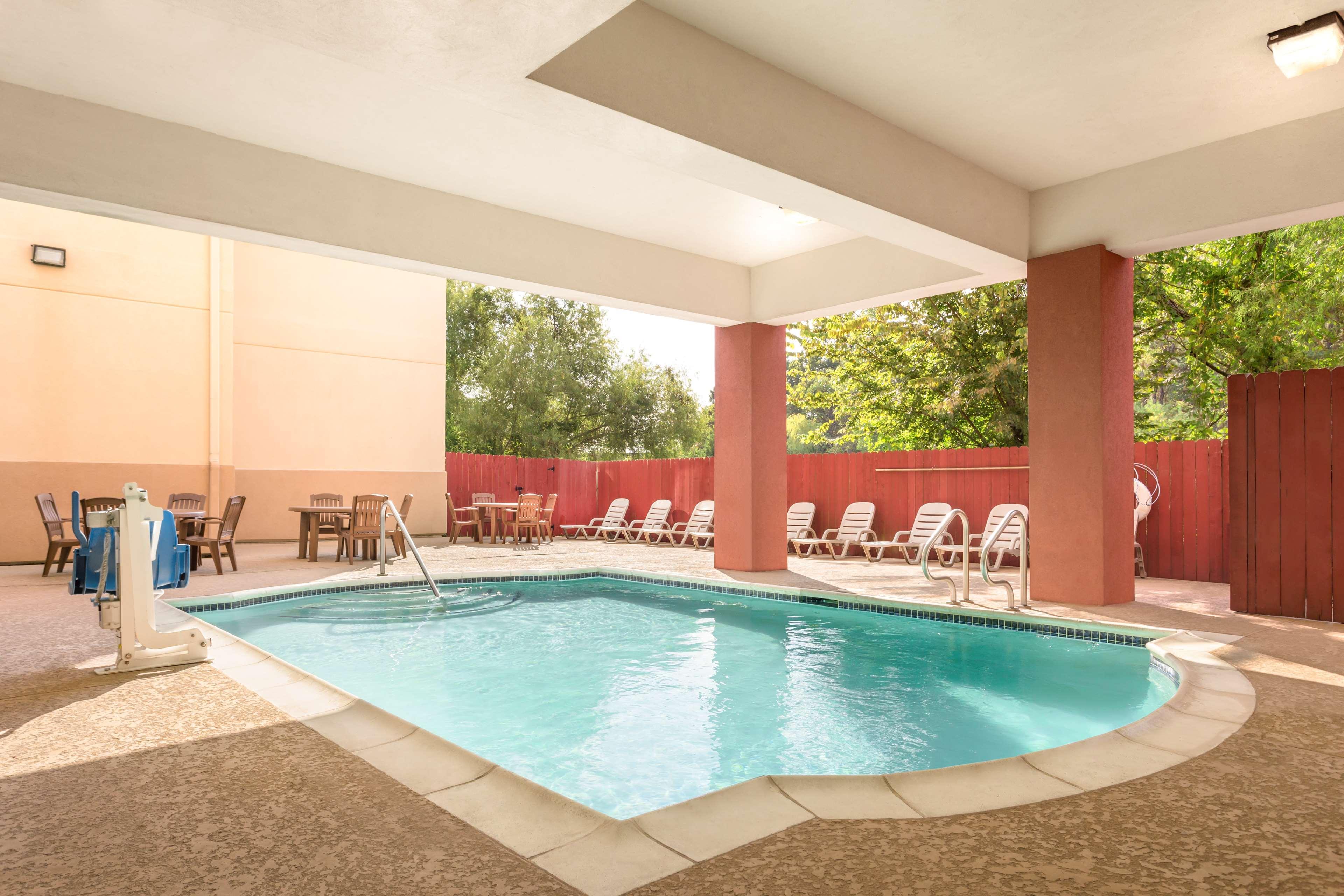 Sonesta Essential Iah Airport Jfk Boulevard - Newly Renovated Хюстън Екстериор снимка