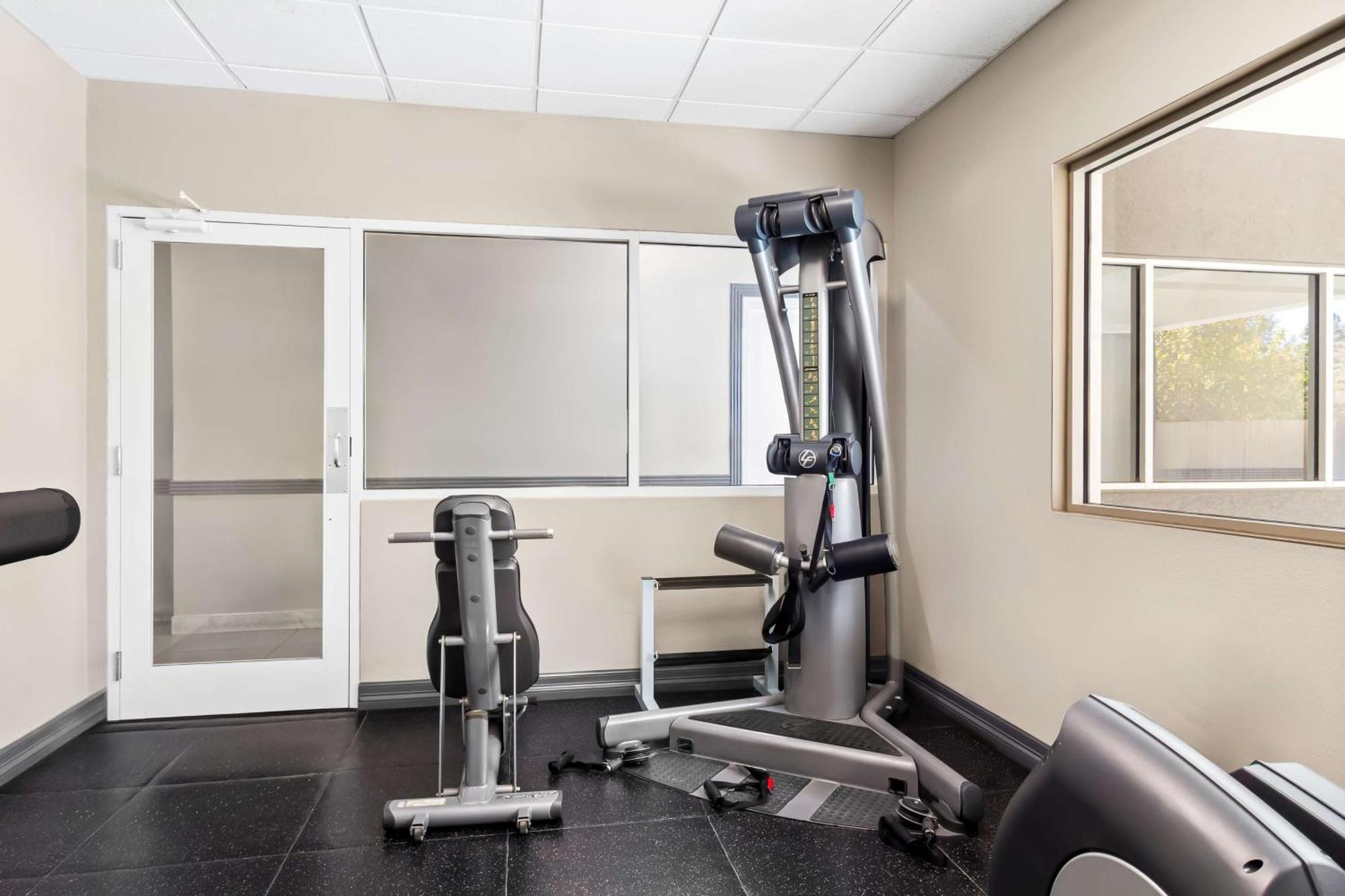 Sonesta Essential Iah Airport Jfk Boulevard - Newly Renovated Хюстън Екстериор снимка