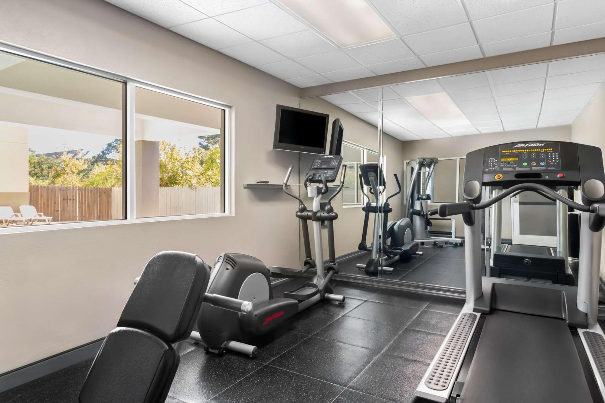 Sonesta Essential Iah Airport Jfk Boulevard - Newly Renovated Хюстън Екстериор снимка